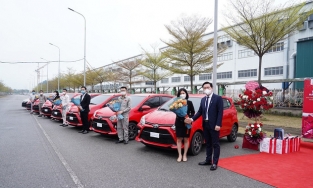 Góc công ty nhà người ta: Chi 15 tỷ mua ô tô tặng nhân viên 'đi làm cho mát'