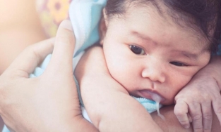 BS Trương Hữu Khanh nói sự thật về 'virus lạ' gây dịch nôn, tiêu chảy ở trẻ em 