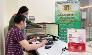 Người Hà Nội có thể ngồi ở nhà để làm thủ tục cấp hộ chiếu
