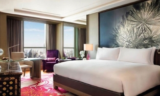 Nguyên nhân các khách sạn cao cấp thường đặt ghế ở phía cuối giường?