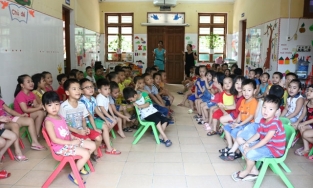 Thiếu hụt trường công cho trẻ mầm non ở các khu công nghiệp