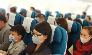 Không đeo khẩu trang khi đi máy bay sẽ bị phạt tới 3 triệu đồng