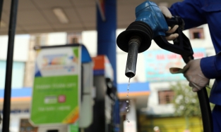 Giá xăng tiếp tục tăng lần thứ 4 liên tiếp, mức tăng 500 đồng/lít