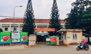 Vụ nữ sinh lớp 7 sinh con trong nhà tắm: Mẹ ruột cũng từng đẻ con ở tuổi 14