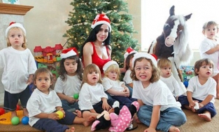 Cuộc sống của bà mẹ sinh một lúc 8 con ra sao sau 12 năm?