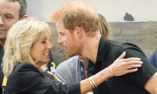 Tình bạn thân thiết của hoàng tử Harry và đương kim đệ nhất phu nhân Mỹ