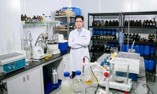 Khẩu trang y tế do người Việt phát minh 'đắt hàng' trời Âu, có khả năng tiêu diệt virus corona đến 99%