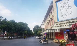 Hà Nội ngày 29 Tết bừng nắng đẹp sau thời gian mưa rét sụt sùi