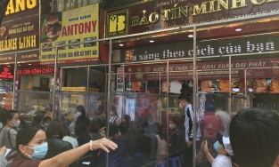 Nghịch lý phố vàng ngày Thần Tài: Bên chen kín chỗ, bên thưa thớt 'đìu hiu'