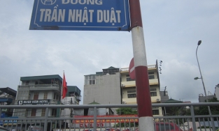 Hà Nội: Uống cà phê 'chui' không đeo khẩu trang, 30 người bị phạt tổng 60 triệu đồng