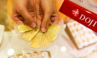 Giá vàng chiều 1/3:  Bất ngờ tăng ở cả thị trường trong nước và thế giới