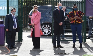 Nữ hoàng Anh và Thái tử Charles ủng hộ khi Hoàng tử William phá vỡ sự im lặng của gia đình để phản bác lại cáo buộc của nhà Sussex