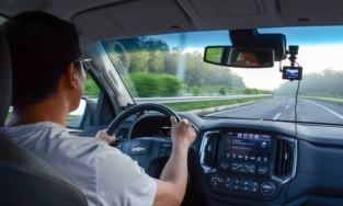 Mới lấy bằng lái thì đi xe nào vừa dễ vận hành mà giá cả hợp lý?