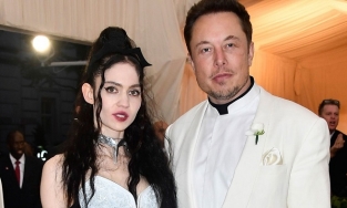 Bạn gái tỷ phú Elon Musk xăm kín lưng với hình xăm 'ngoài hành tinh'