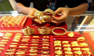 Giá vàng hôm nay 20/4: Bất ngờ tụt giá sau những ngày 'lên đỉnh'