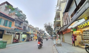 Giá 'đất vàng' khu phố cổ thuộc top đầu trên thế giới, đắt ngang New York, Paris