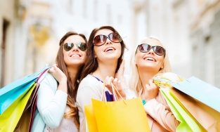 Tại sao mỗi khi buồn người ta lại thích đi 'đốt tiền' vào mua sắm?