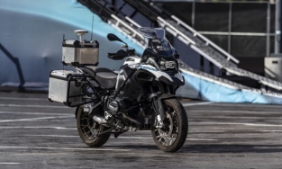 Motor thông minh tự lái, lỡ có say thì cứ lên xe để được đưa về 'tận cửa'?