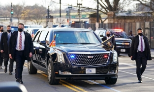 Tổng thống Biden cũng mê ô tô điện: Đặt hàng chiếc 'The Beast' chạy điện siêu tối tân