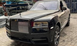 Chiếc Rolls-Royce Cullinan Black Badge thứ 3 tại Việt Nam được 'tháo cũi sổ lồng' sau 3 tháng nằm tại cảng hải quan
