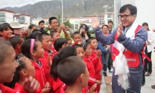 Những sao nổi tiếng thế giới từng vướng phải rắc rối liên quan đến tiền từ thiện