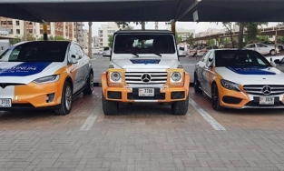 Học lái xe kiểu Dubai: Bentley Bentayga hay Porsche Cayenne thì cũng dùng để thi bằng lái mà thôi