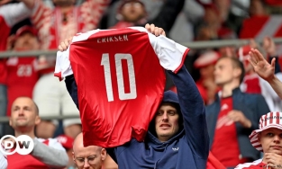 Hé lộ câu nói xúc động của Eriksen khi hồi tỉnh gửi cho đồng đội, huyền thoại Peter Schmeichel bức xúc với UEFA