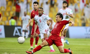 Minh Vương - 'công thần' trận Việt Nam - UAE: Bố mất trên đường về nhà lấy đồ cho con, ngồi trên ghế dự bị dõi theo đồng đội đá chính