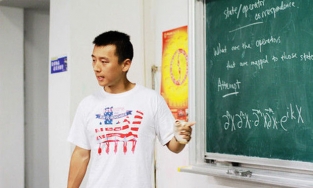 Thiên tài 12 tuổi đã đỗ đại học, thành phó giáo sư ở tuổi 25 và khiến đại học Harvard 'tình nguyện' phá bỏ thông lệ tồn tại 300 năm