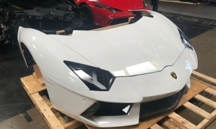 Mọi thứ đều có trên eBay: Nguyên phần đầu siêu xe Lamborghini được rao bán