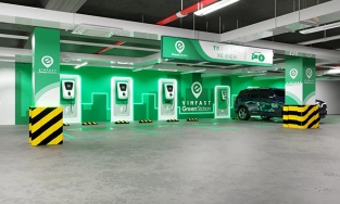 VinFast 'ưu ái'  cung cấp bộ sạc tại nhà cho khách hàng mua xe ô tô điện VF e34