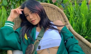 Blacki D: Nữ CEO xinh đẹp quyến rũ đam mê phong cách underboob khiến người đối diện 'đỏ mặt'