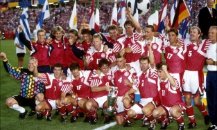 Câu chuyện EURO: Sự thật phía sau hành trình kỳ lạ vô địch châu Âu năm 1992 của 'những chú lính chì dũng cảm'