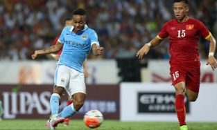 Xem lại màn trình diễn của Raheem Sterling khi đối đầu Quế Ngọc Hải, Công Phượng trên sân Mỹ Đình