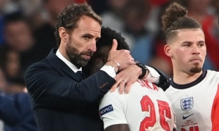 HLV Southgate và nỗi ám ảnh kinh hoàng về những quả sút luân lưu 