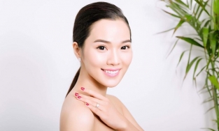 Bà xã Ưng Hoàng Phúc trẻ đẹp 'khó tin' dù đã là mẹ 3 con, nhan sắc đằm thắm hơn cả thời con gái