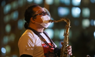 Nghệ sĩ saxophone nổi tiếng Trần Mạnh Tuấn đột quỵ tại nhà riêng