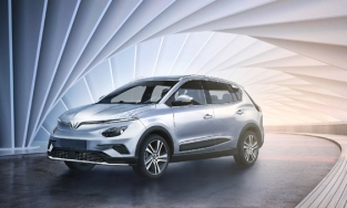 Doanh số bán ô tô tháng 7: VinFast lần đầu tiên đánh bại Toyota