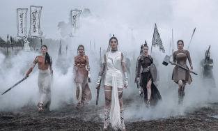 MV 'Đôi mi em đang u sầu' của Đông Nhi: Chuyện tình 'ngược tâm' và màn 'báo thù' mãn nhãn