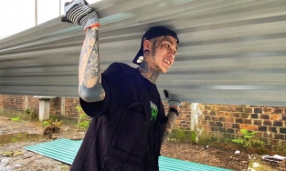 Ngay sau đăng quang, Dế Choắt mang tiền thưởng đi từ thiện miền Trung