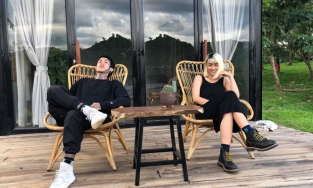 Bạn gái Dế Choắt: Cô chủ tiệm tóc răng khểnh, mày không xăm, mũi không độn