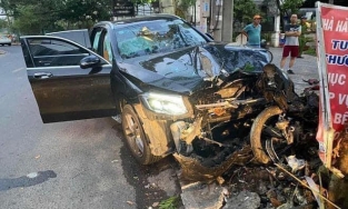 Nữ tiếp viên hàng không vụ xe Mercedes tông chết tài xế Grab đòi công bằng