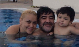 Những bóng hồng đi qua đời Diego Maradona 