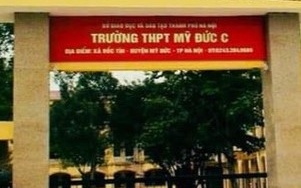 Hà Nội: Nhóm học sinh cầm dao rượt nhau trong sân trường