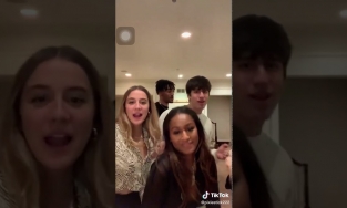 Clip tiệc tùng nhảy múa không khẩu trang của con gái Obama đã được gỡ