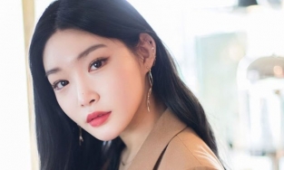 Ngôi sao thần tượng KPop Chungha xác nhận nhiễm Covid-19