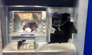 Bình Dương: Đập nát trụ ATM vì không nhả tiền nhưng vẫn bị trừ trong tài khoản