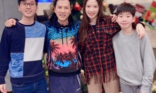 Chân Tử Đan hàn gắn với con trai riêng sau nhiều năm bị chỉ trích vô tâm