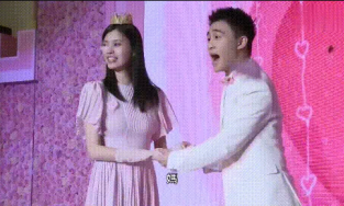 Thiếu gia Macao cầu hôn vợ nhưng lại hỏi mẹ nên đeo nhẫn ở ngón nào