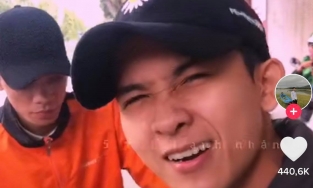 Tài xế Grab gây sốt mạng xã hội vì đẹp trai còn giỏi bắn Rap